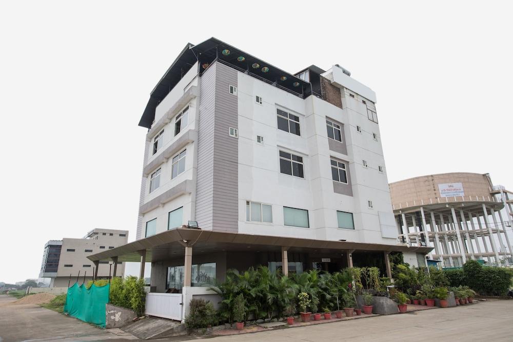 首都o 1546感觉酒店 印多尔 外观 照片