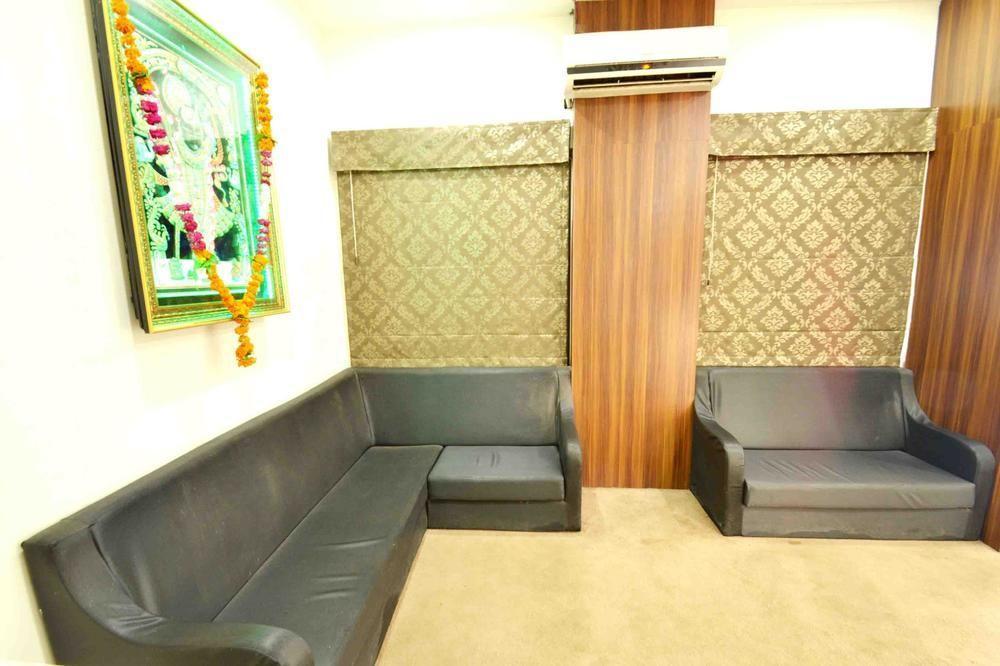 首都o 1546感觉酒店 印多尔 外观 照片